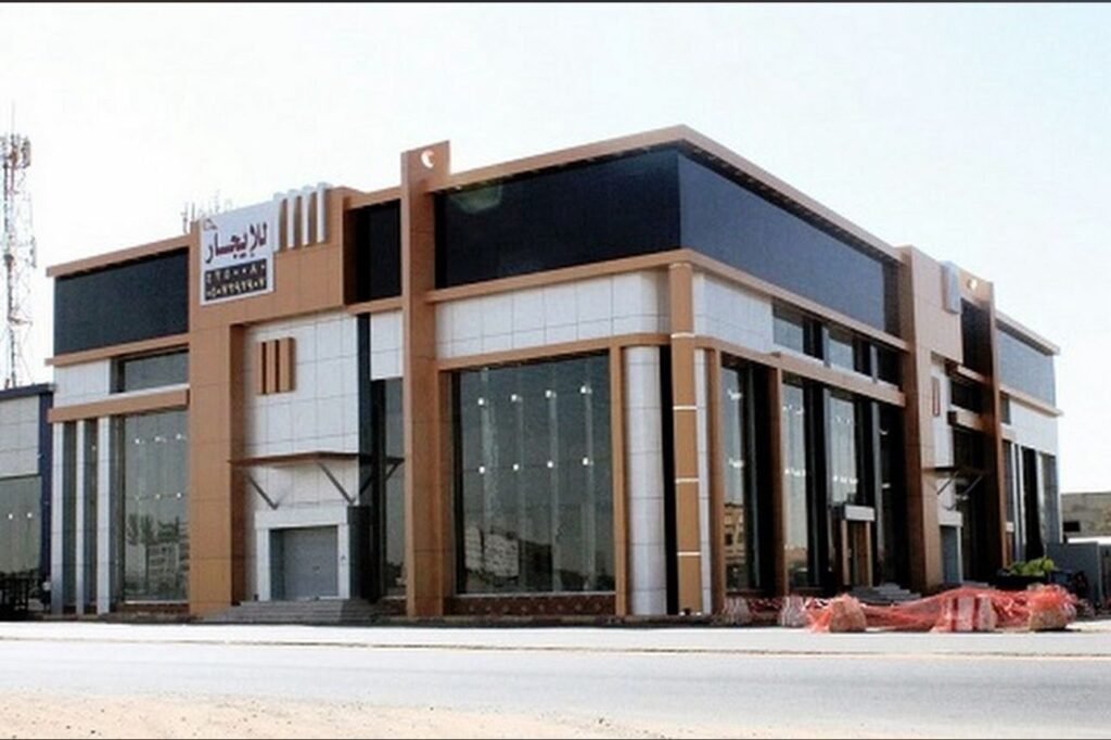 واجهات زجاج مودرن في حي الشاطئ بجدة