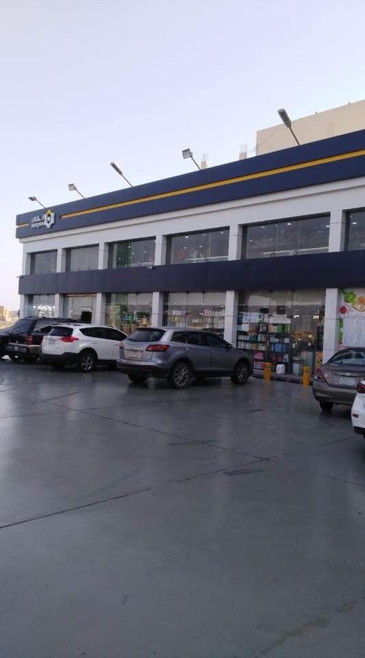 زجاج محلات بواجهه متميزه
