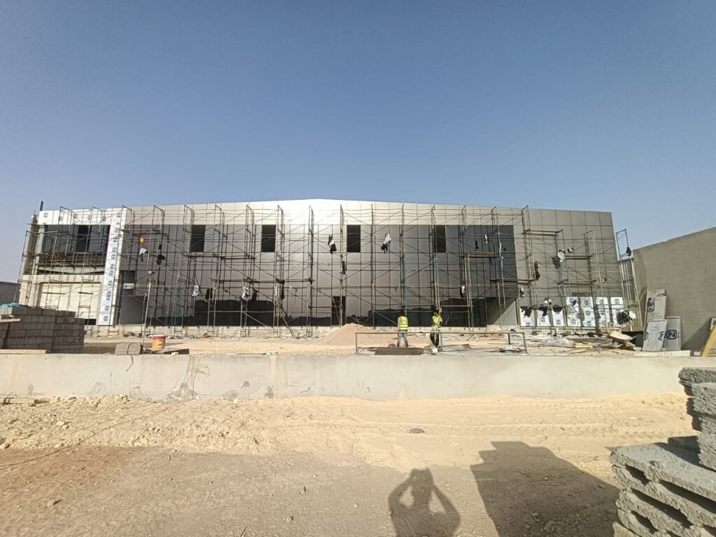 تركيب واجهات زجاج للمحلات في حي المونسية بالرياض
