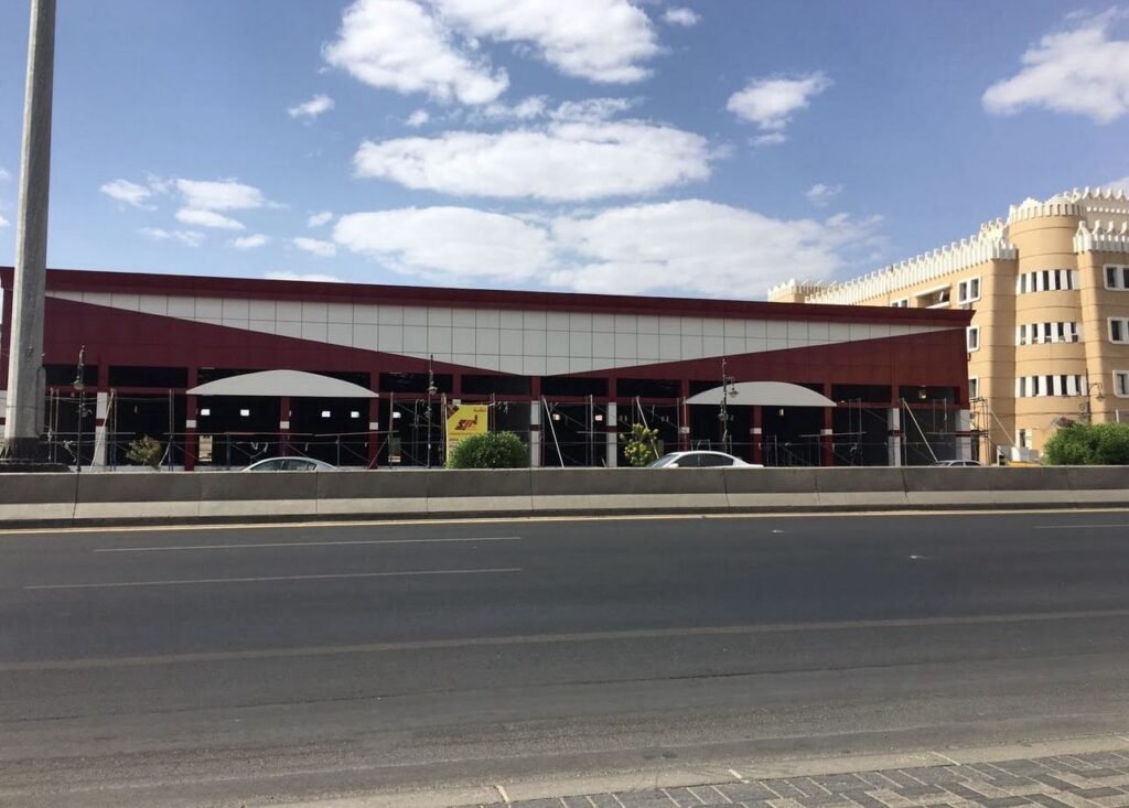 تركيب واجهات كلادينج للمراكز التجارية بالرياض